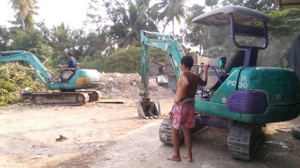 รับซ่อม รถแมคโค ทั้งช่วงล่าง และระบบไฮดรอลิกด์  เครื่องปั๊ม เรามีอะหลั่ยเก่าใหม่ด้วยครับราคากันเอง สนใจโทรมาคุยกันครับ