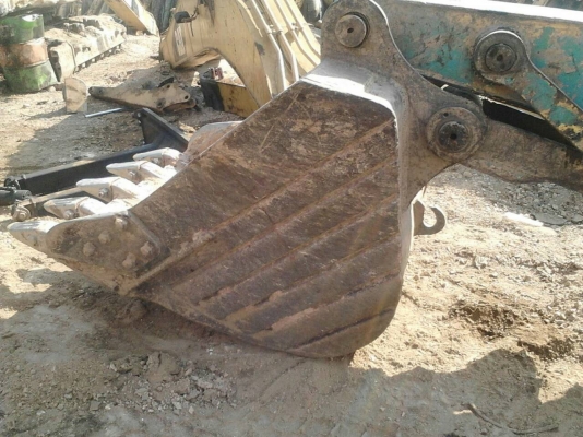 ขายบุ้งกี้รถแมคโค รุ่น 200 ของเก่า  สภาพตามรูป ขายไม่แพง ขาย ลูกละ 20000 บาท สนใจรีบนะครับ