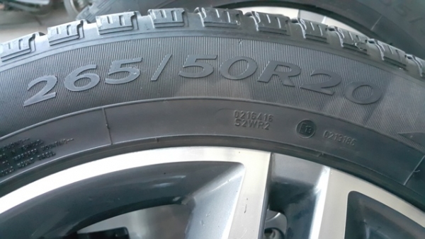 ล้อ 20 นิ้วพร้อมยาง Ford Everset 3.2 ล้อ 20 นิ้วพร้อมยาง Ford Everset 3.2