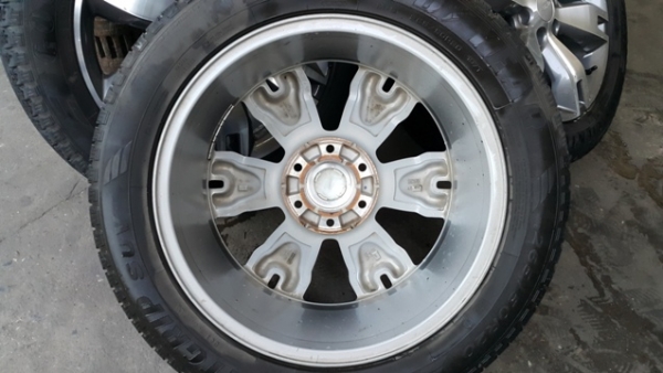 ล้อ 20 นิ้วพร้อมยาง Ford Everset 3.2 ล้อ 20 นิ้วพร้อมยาง Ford Everset 3.2