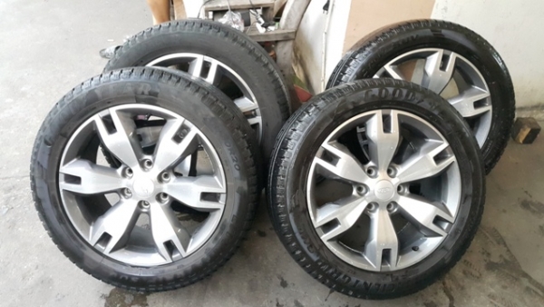 ล้อ 20 นิ้วพร้อมยาง Ford Everset 3.2