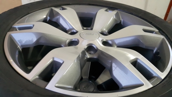 ล้อ 20 นิ้วพร้อมยาง Ford Everset 3.2 ล้อ 20 นิ้วพร้อมยาง Ford Everset 3.2