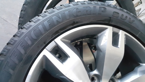 ล้อ 20 นิ้วพร้อมยาง Ford Everset 3.2 ล้อ 20 นิ้วพร้อมยาง Ford Everset 3.2