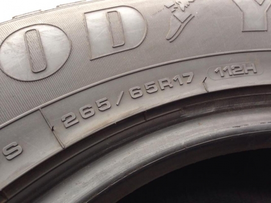 ยาง GOOD YEAR 265-65-17 ปี 16 ครบชุด 4 เส้น 6000  สภาพสวยๆไม่บวมไม่กินข้าง ดอกยางเหลือเยอะเอาไปวิ่งกันใด้อีกยาวค่ะ