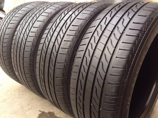 ยาง MICHELIN 215-55-17 ปี 16 ครบชุด 4 เส้น 7000  สภาพสวยๆไม่บวมไม่กินข้าง ดอกยางเหลือเยอะเอาไปวิ่งกันใด้อีกยาวค่ะ