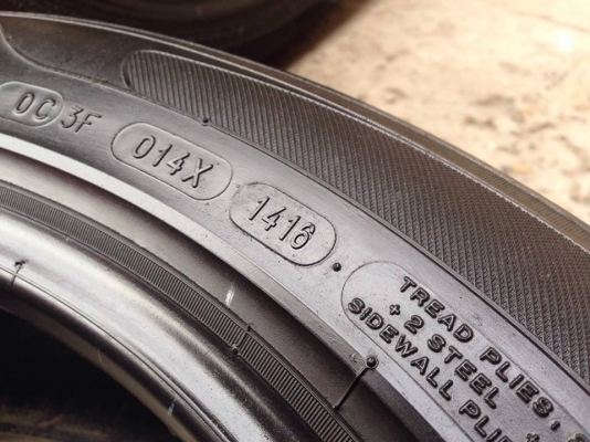 ยาง MICHELIN 215-55-17 ปี 16 ครบชุด 4 เส้น 7000  สภาพสวยๆไม่บวมไม่กินข้าง ดอกยางเหลือเยอะเอาไปวิ่งกันใด้อีกยาวค่ะ