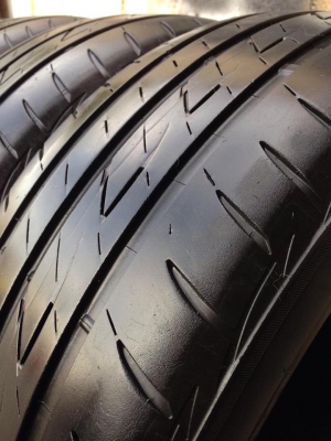 ยาง Bridgstone 215-55-17 ปี 15 ครบชุด 4 เส้น 5000 สภาพสวยๆไม่บวมไม่กินข้าง ดอกยางเหลือเยอะเอาไปวิ่งกันใด้อีกยาวค่ะ