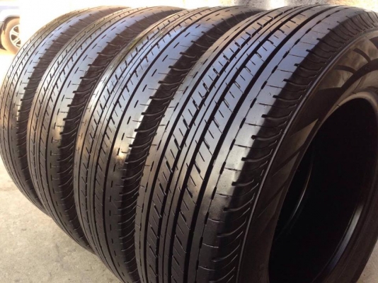 ยาง Bridgstone 215-70-16 ปี 15 ครบชุด 4 เส้น 6000  สภาพสวยๆไม่มีปะไม่บวมไม่กินข้าง ดอกยางเหลือเยอะเอาไปวิ่งกันใด้อีกยาวค่ะ