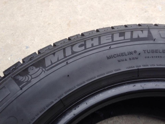 ยาง MICHELIN 215-65-16 ปี 16 ครบชุด 4 เส้น 7000  สภาพสวยๆไม่มีปะไม่บวมไม่กินข้าง ดอกยางเหลือเยอะเอาไปวิ่งกันใด้อีกยาวค่ะ