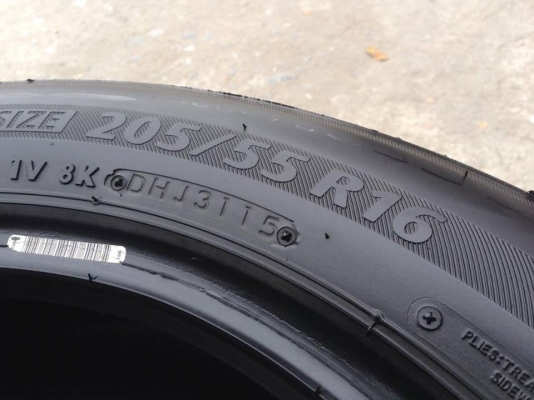 ยาง Bridgstone 205-55-16 ปี 15 ครบชุด 4 เส้น 4000  สภาพสวยๆไม่บวมไม่กินข้าง ดอกยางเหลือเยอะเอาไปวิ่งกันใด้อีกยาวค่ะ