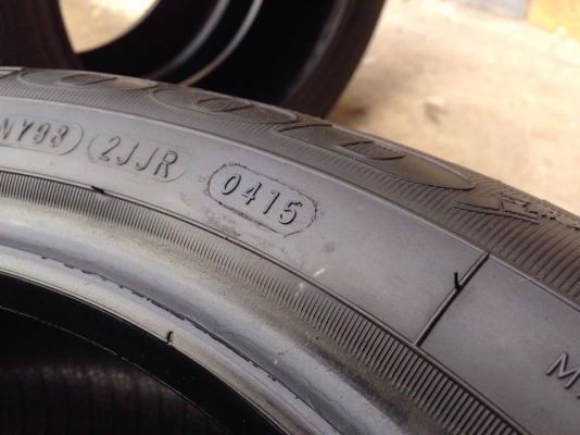 ยาง GOOD YEAR 185-55-16 ปี 15 ครบชุด 4 เส้น 3000  สภาพสวยๆไม่บวมไม่กินข้าง ดอกยางเหลือเยอะเอาไปวิ่งกันใด้อีกยาวค่ะ