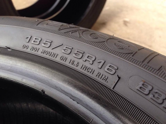 ยาง GOOD YEAR 185-55-16 ปี 15 ครบชุด 4 เส้น 3000  สภาพสวยๆไม่บวมไม่กินข้าง ดอกยางเหลือเยอะเอาไปวิ่งกันใด้อีกยาวค่ะ