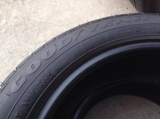 ยาง GOOD YEAR 185-55-16 ปี 15 ครบชุด 4 เส้น 3000  สภาพสวยๆไม่บวมไม่กินข้าง ดอกยางเหลือเยอะเอาไปวิ่งกันใด้อีกยาวค่ะ