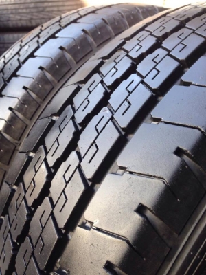 ยาง DUNLOP 215-70-15 ปี 15 ครบชุด 4 เส้น 6000 สภาพสวยๆไม่มีปะไม่บวมไม่กินข้าง ดอกยางเหลือเยอะเอาไปวิ่งกันใด้อีกยาวค่ะ