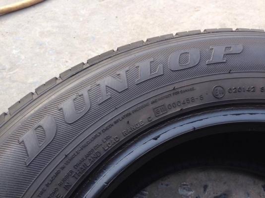 ยาง DUNLOP 215-70-15 ปี 15 ครบชุด 4 เส้น 6000 สภาพสวยๆไม่มีปะไม่บวมไม่กินข้าง ดอกยางเหลือเยอะเอาไปวิ่งกันใด้อีกยาวค่ะ