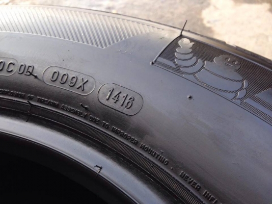 ยาง MICHELIN 215-65-16 ปี 16 ครบชุด 4 เส้น 6000 สภาพสวยๆไม่มีปะไม่บวมไม่กินข้าง ดอกยางเหลือเยอะเอาไปวิ่งกันใด้อีกยาวค่ะ