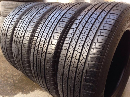 ยาง MICHELIN 215-65-16 ปี 16 ครบชุด 4 เส้น 6000 สภาพสวยๆไม่มีปะไม่บวมไม่กินข้าง ดอกยางเหลือเยอะเอาไปวิ่งกันใด้อีกยาวค่ะ