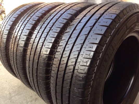 ยาง MICHELIN 215-70-15 ปี 15 ครบชุด 4 เส้น 6000  สภาพสวยๆไม่มีปะไม่บวมไม่กินข้าง ดอกยางเหลือเยอะเอาไปวิ่งกันใด้อีกยาวค่ะ