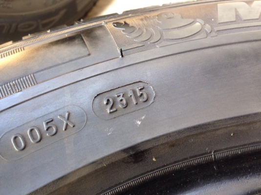 ยาง MICHELIN 215-70-15 ปี 15 ครบชุด 4 เส้น 6000 สภาพสวยๆไม่มีปะไม่บวมไม่กินข้าง ดอกยางเหลือเยอะเอาไปวิ่งกันใด้อีกยาวค่ะ ยาง MICHELIN 215-70-15 ปี 15 ครบชุด 4 เส้น 6000 สภาพสวยๆไม่มีปะไม่บวมไม่กินข้าง ดอกยางเหลือเยอะเอาไปวิ่งกันใด้อีกยาวค่ะ