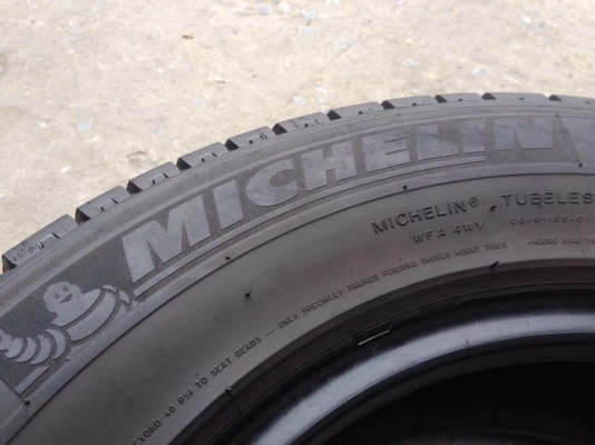 ยาง MICHELIN 205-70-15 ปี 15 ครบชุด 4 เส้น 5000 สภาพสวยๆไม่บวมไม่กินข้าง ดอกยางเหลือเยอะเอาไปวิ่งกันใด้อีกยาวค่ะ