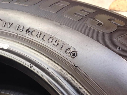 ยางบริสโตน 215-70-15 ปี 16 ครบชุด 4 เส้น 6500  สภาพสวยๆไม่บวมไม่กินข้าง ดอกยางเหลือเยอะเอาไปวิ่งกันใด้อีกยาวค่ะ