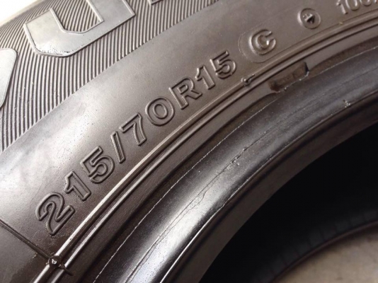 ยางบริสโตน 215-70-15 ปี 16 ครบชุด 4 เส้น 6500  สภาพสวยๆไม่บวมไม่กินข้าง ดอกยางเหลือเยอะเอาไปวิ่งกันใด้อีกยาวค่ะ