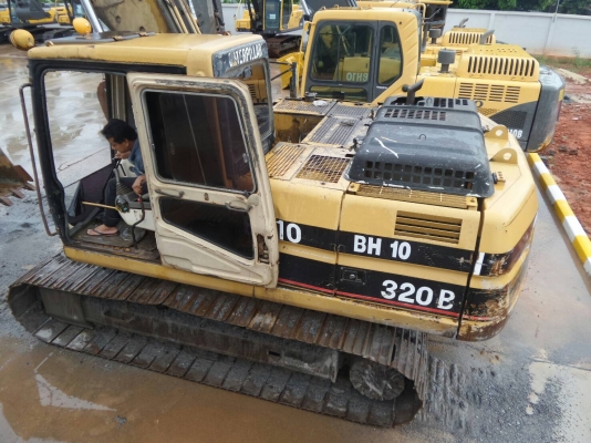 ขายรถแบคโฮ CAT 320 V2 กับ CAT 320 B เอกสารเล่ม ระบบไฟเต็ม ราคา 600000 กับ 650000