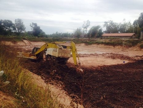 ขายรถขุดแบ็คโค SK200-3มาร์คไฟฟ้าตัด ช่วงล่างดีสภาพทำงานทุกวัน