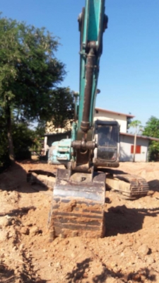 ขายรถขุดแบ็คโค SK200-5มาร์คไฟว์ธรรมดา ไฟฟ้าเต็มเครื่องแน่นฟิต เอกสารใบอินวอยซ์ ช่วงล่างดี