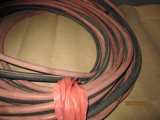 สายลมคู่ ยาวประมาณ 15 เมตร