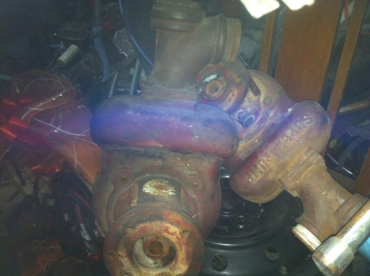 ปั้มน้ำ  ตราดอกบัว