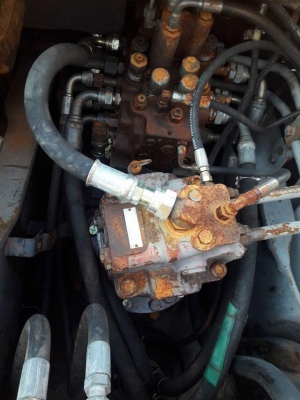 ขาย HITACHI EX90   เก่าใน ทำสีใหม่  เครื่อง ปั๊มเดิม..สภาพสวย...พร้อมใช้..โทร..089-3818694  ดวงนภา