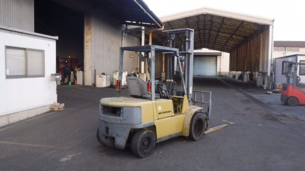 ขายรถโฟลคลิฟท์แท้ จากญี่ปุ่น MITSUBISHI FD25 ,เกียร์คลัทร์, เครื่องยนต์ดีเซล ,งาเทปรับคว่ำ-หงายเทได้ , เสายกสูง 4.0 เมตร ,ล้อหน้าคู่ , รถนำเข้าจากญี่ปุ่น 100\% ขายรถโฟลคลิฟท์แท้ จากญี่ปุ่น MITSUBISHI FD25 ,เกียร์คลัทร์, เครื่องยนต์ดีเซล ,งาเทปรับคว่ำ-หงายเทได้ , เสายกสูง 4.0 เมตร ,ล้อหน้าคู่ , รถนำเข้าจากญี่ปุ่น 100\%