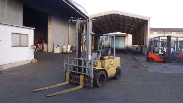 ขายรถโฟลคลิฟท์แท้ จากญี่ปุ่น MITSUBISHI FD25 ,เกียร์คลัทร์, เครื่องยนต์ดีเซล ,งาเทปรับคว่ำ-หงายเทได้ , เสายกสูง 4.0 เมตร ,ล้อหน้าคู่ , รถนำเข้าจากญี่ปุ่น 100\%