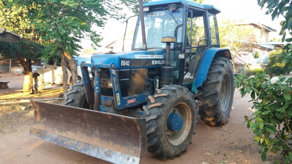 ขายรถไถ NEWHOLLAND 6640 รถปี 55  2เพลา รถพร้อมใช้