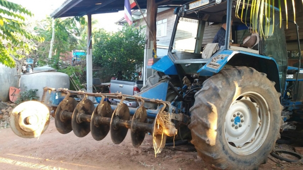 ขายรถไถ NEWHOLLAND 6640 รถปี 55  2เพลา รถพร้อมใช้