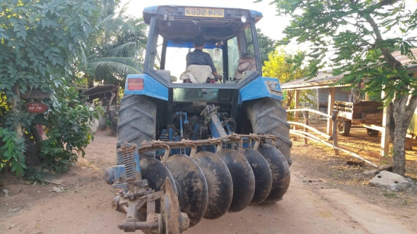 ขายรถไถ NEWHOLLAND 6640 รถปี 55  2เพลา รถพร้อมใช้