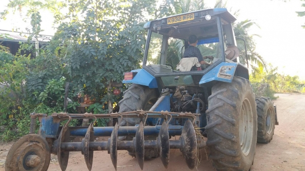 ขายรถไถ NEWHOLLAND 6640 รถปี 55  2เพลา รถพร้อมใช้