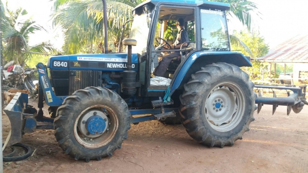 ขายรถไถ NEWHOLLAND 6640 รถปี 55  2เพลา รถพร้อมใช้