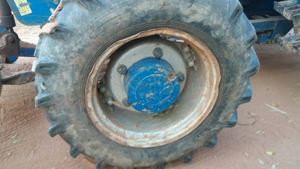 ขายรถไถ NEWHOLLAND 6640 รถปี 55  2เพลา รถพร้อมใช้