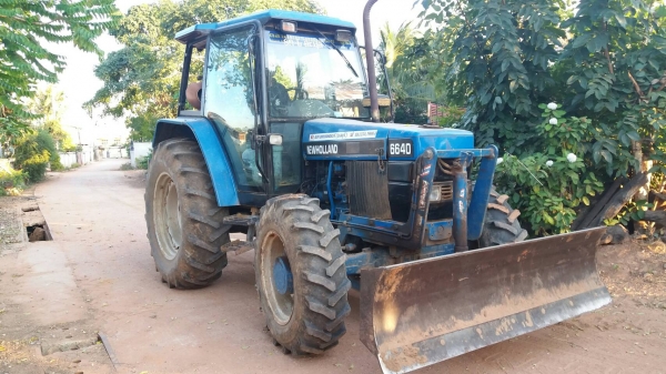 ขายรถไถ NEWHOLLAND 6640 รถปี 55  2เพลา รถพร้อมใช้
