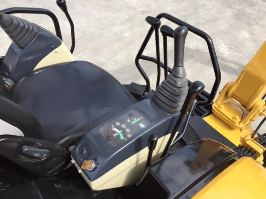 รถขุด CAT 303CR ทำสีใหม่ มือสองนำเข้าญี่ปุ่น รถขุด CAT 303CR ทำสีใหม่ มือสองนำเข้าญี่ปุ่น