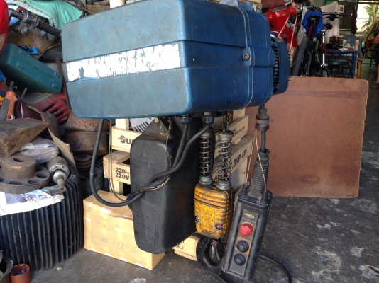 ขายรอกไฟฟ้า Demag 2ton. Made in Germany 380V สภาพสวยเดิมๆ อุปกรณ์ครบ มาพร้อมตัววิ่งแบบลากตรงรุ่น พร้อมใช้งาน ขายรอกไฟฟ้า Demag 2ton. Made in Germany 380V สภาพสวยเดิมๆ อุปกรณ์ครบ มาพร้อมตัววิ่งแบบลากตรงรุ่น พร้อมใช้งาน