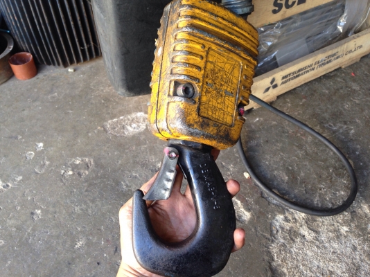 ขายรอกไฟฟ้า Demag 2ton. Made in Germany 380V สภาพสวยเดิมๆ อุปกรณ์ครบ มาพร้อมตัววิ่งแบบลากตรงรุ่น พร้อมใช้งาน ขายรอกไฟฟ้า Demag 2ton. Made in Germany 380V สภาพสวยเดิมๆ อุปกรณ์ครบ มาพร้อมตัววิ่งแบบลากตรงรุ่น พร้อมใช้งาน