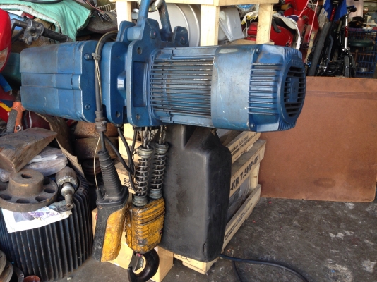 ขายรอกไฟฟ้า Demag 2ton. Made in Germany 380V สภาพสวยเดิมๆ อุปกรณ์ครบ มาพร้อมตัววิ่งแบบลากตรงรุ่น พร้อมใช้งาน