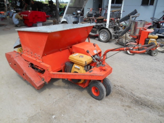 รถโรยทราย TSUCHIYA เดินจูง พร้อมใช้งาน