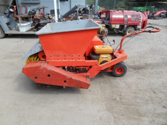 รถโรยทราย TSUCHIYA เดินจูง พร้อมใช้งาน