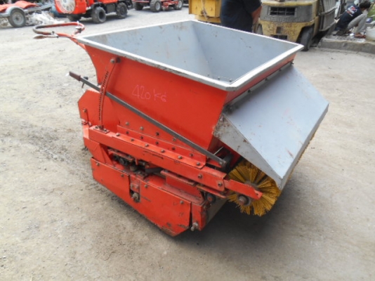 รถโรยทราย TSUCHIYA เดินจูง พร้อมใช้งาน