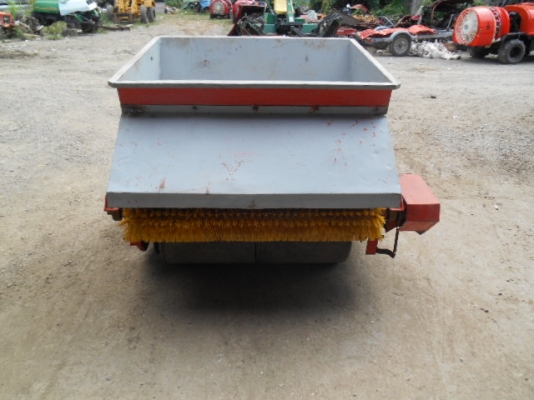 รถโรยทราย TSUCHIYA เดินจูง พร้อมใช้งาน