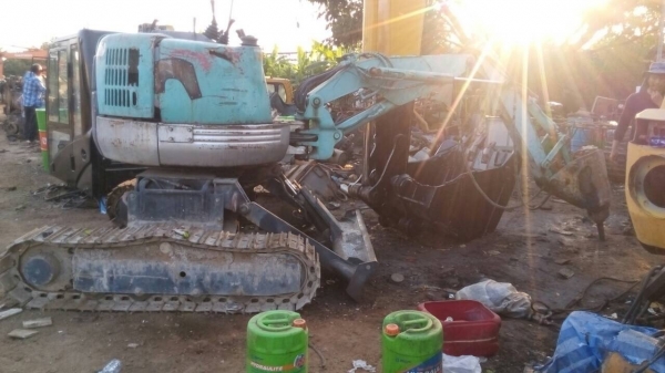 ขายรถแมคโค โกเบโก้ SK-30-SR สภาพพร้อมใช้ มีหัวเจาะให้ เอกสารเล่มทะเบียน สนใจโทรมา มีวีดีโอให้ดูครับ